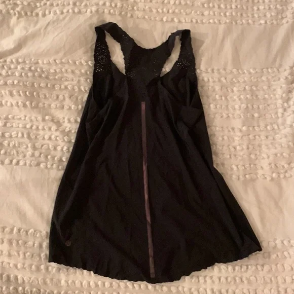 Lulu lemon black top - Picture 4 of 5